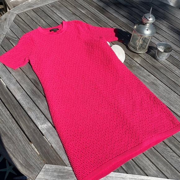 💕 BANANA REPUBLIC HOT PINK PERFORATED DRESS! - Picture 6 of 11